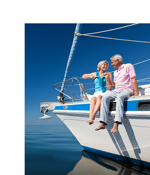 casal idosos em barco